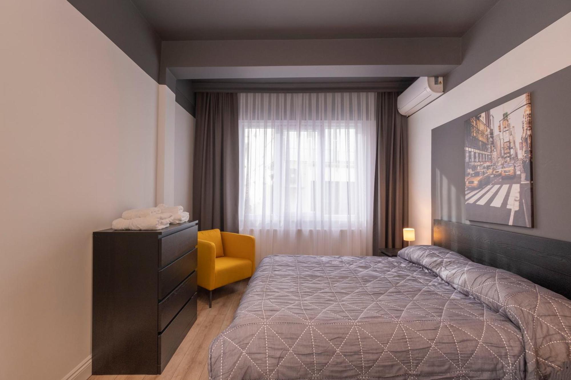 Hip Waterfront With A Striking View Апартаменти