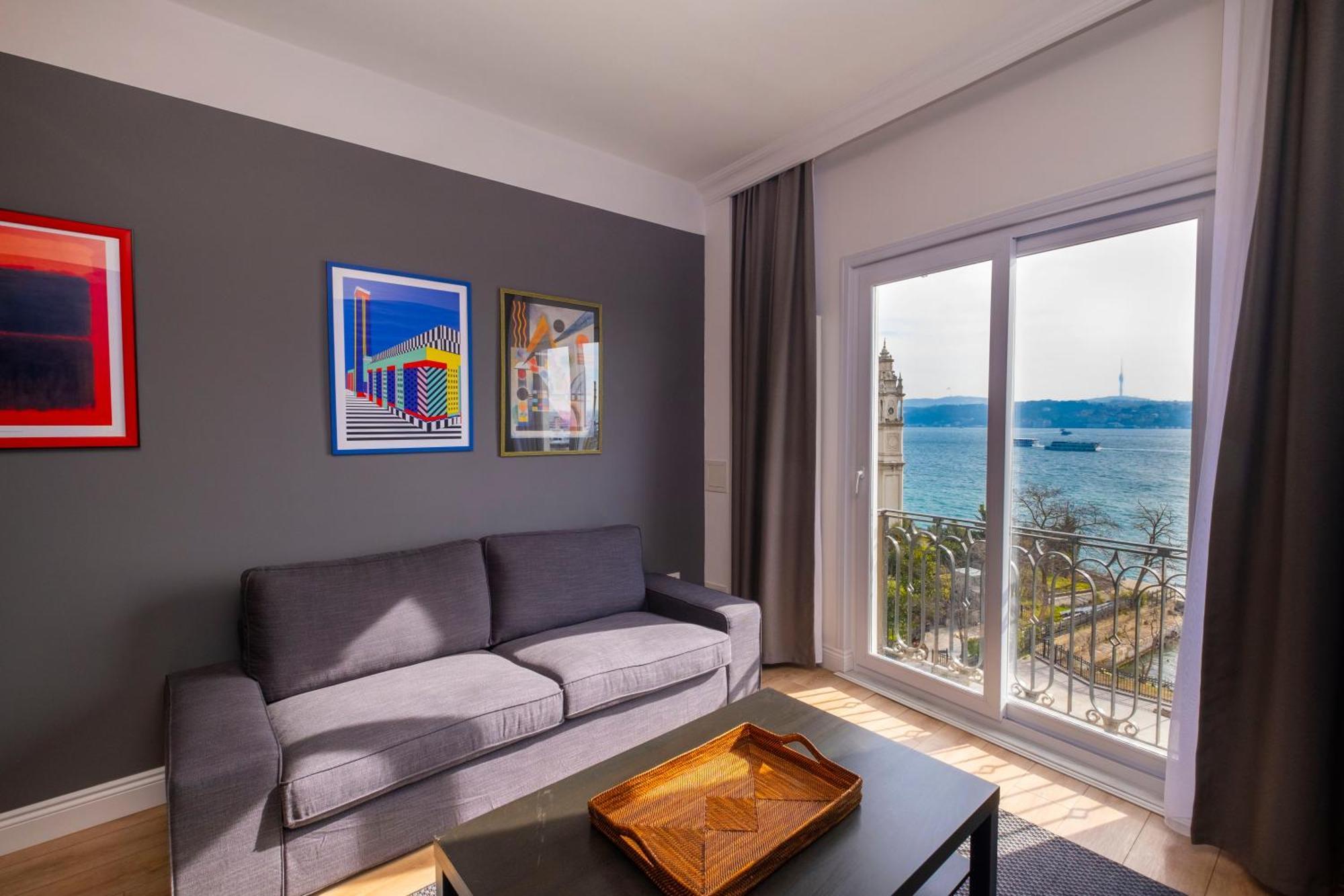 Hip Waterfront With A Striking View Апартаменти *